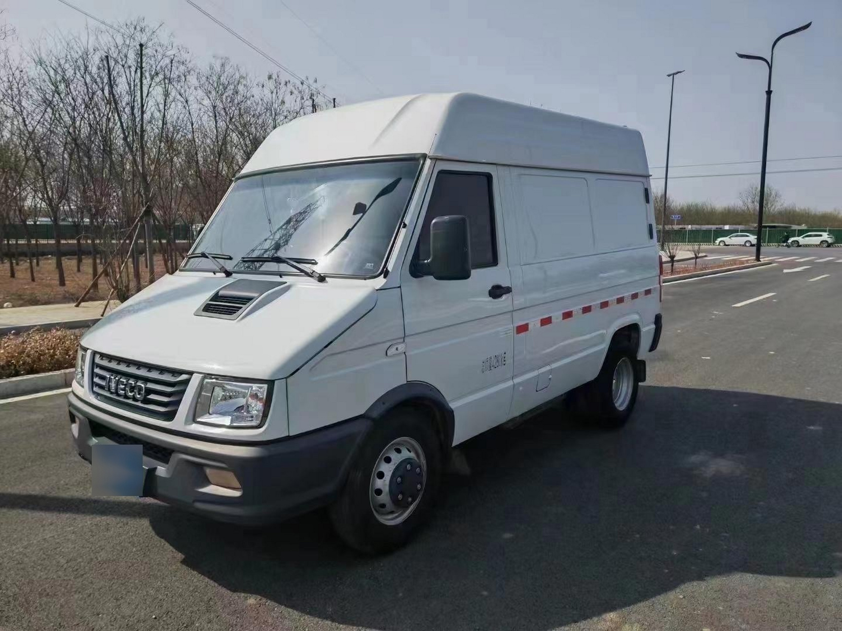 个人一手车20年10月南京依维柯封闭式货车,车况太好,柴油2.