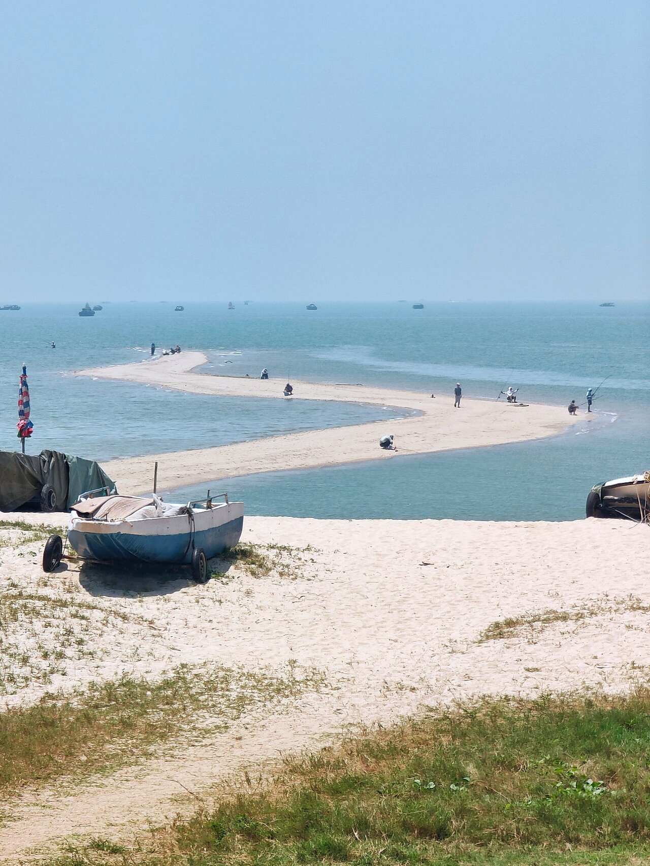 北海版鱼骨沙洲 去过东山岛的人都听说过鱼骨沙洲,北海市区附近也有一