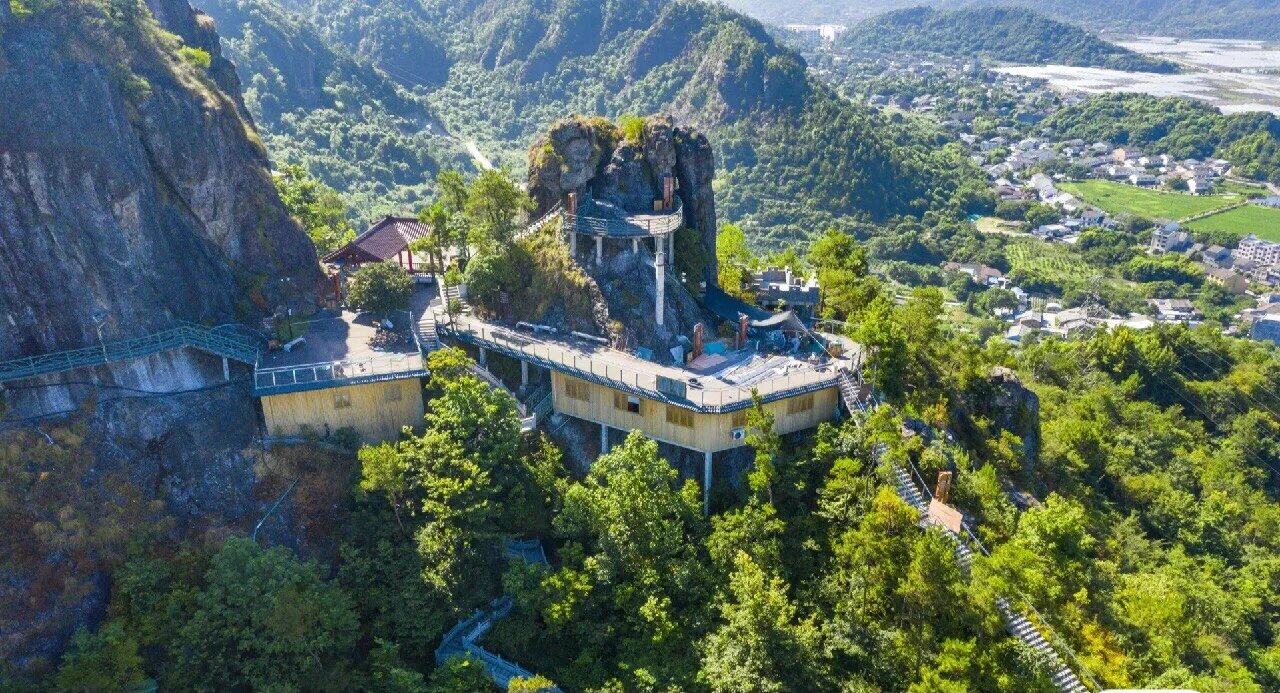 苍南新晋网红"藻溪流石山玻璃栈道"悬崖观景