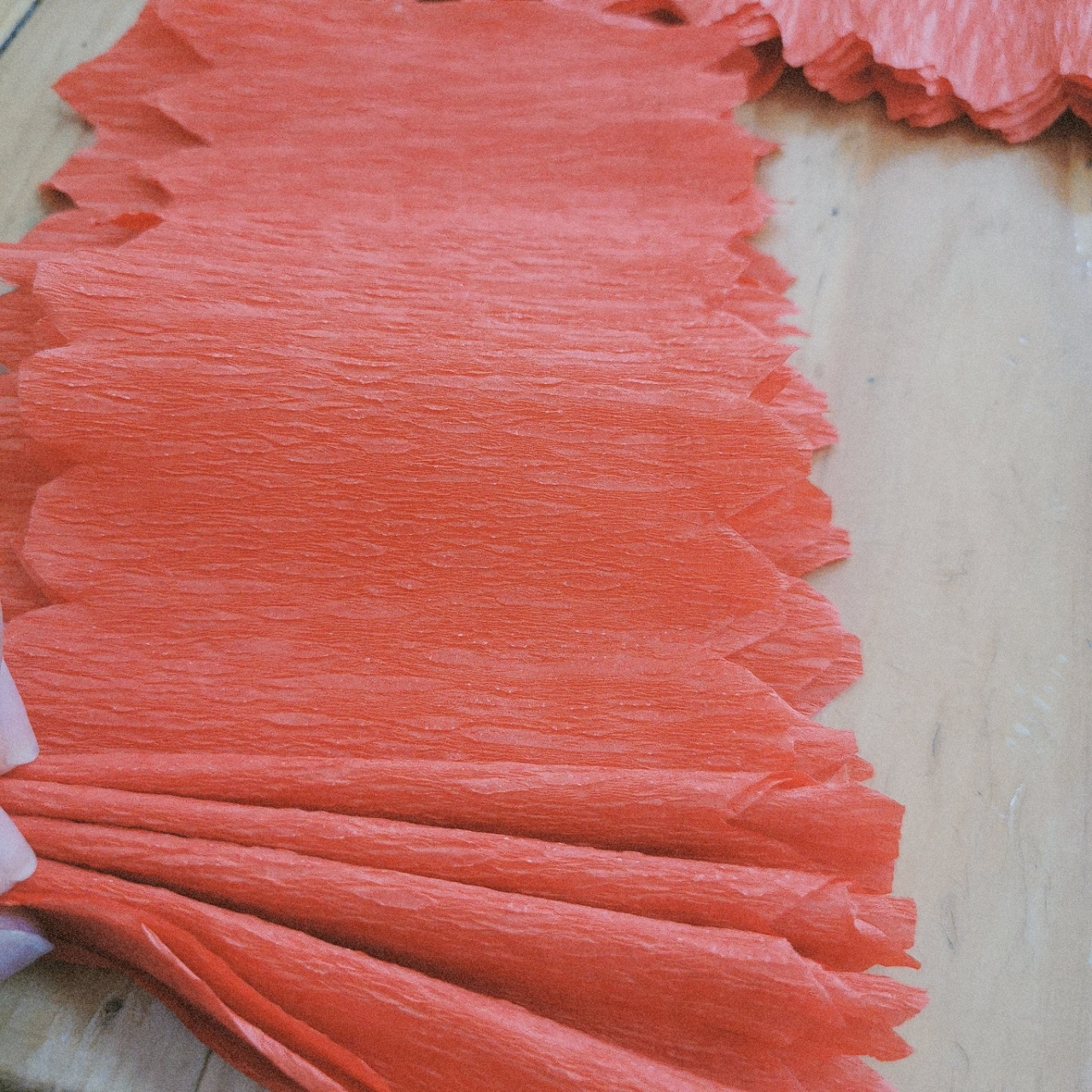 皱纹纸大红花 附教程 劳动节手工制作