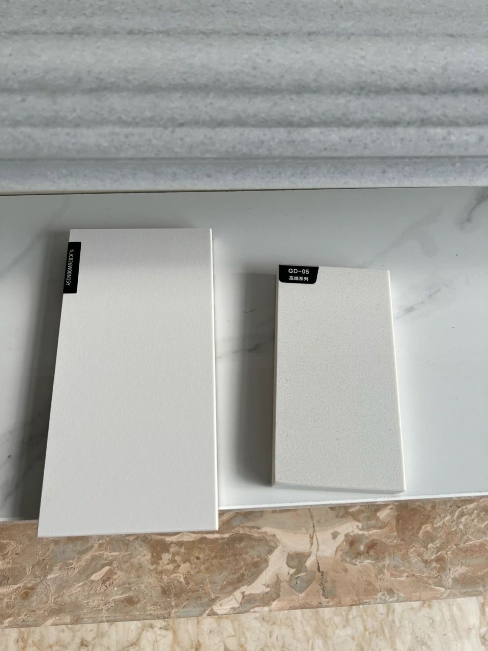 因为喜欢纯色所以不能选择天然大理石,只有岩板和石英石可以做纯色