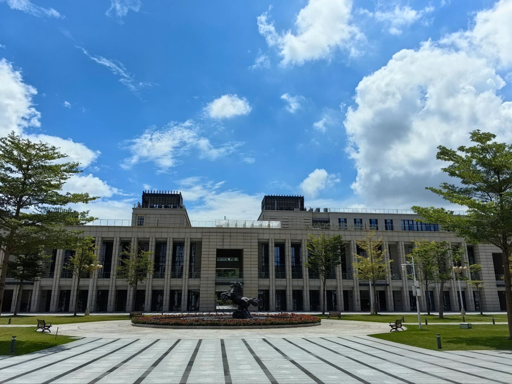 基本都约满了 然后预约了,参观深圳北理莫斯科大学,虽然比较冷清,但是