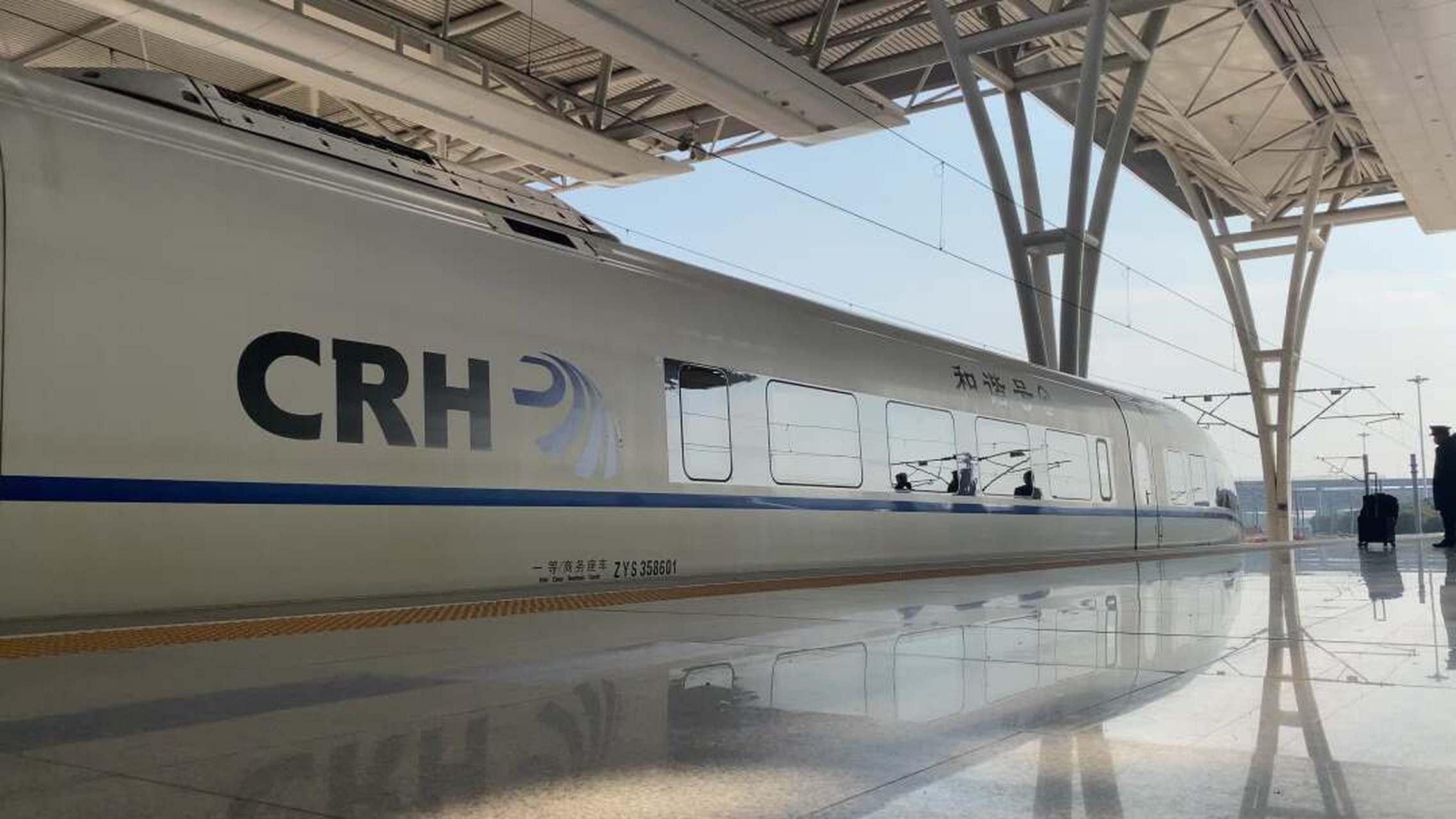 和諧號crh380b重聯出站 和諧號crh380b,由crh3c改進而來,屬於crh380