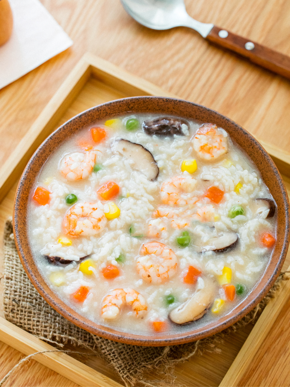 鲜香营养海鲜粥,咸香软糯超好喝,老少皆宜～ 天气越来越热啦,咸香软糯