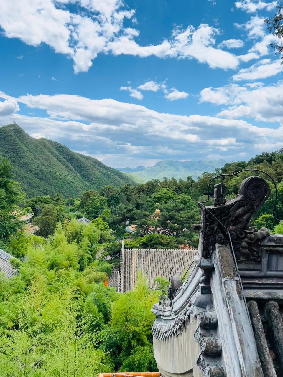 潭柘寺&戒台寺小记 【潭柘寺】 游览体验与红螺寺相像,建在一座小山上