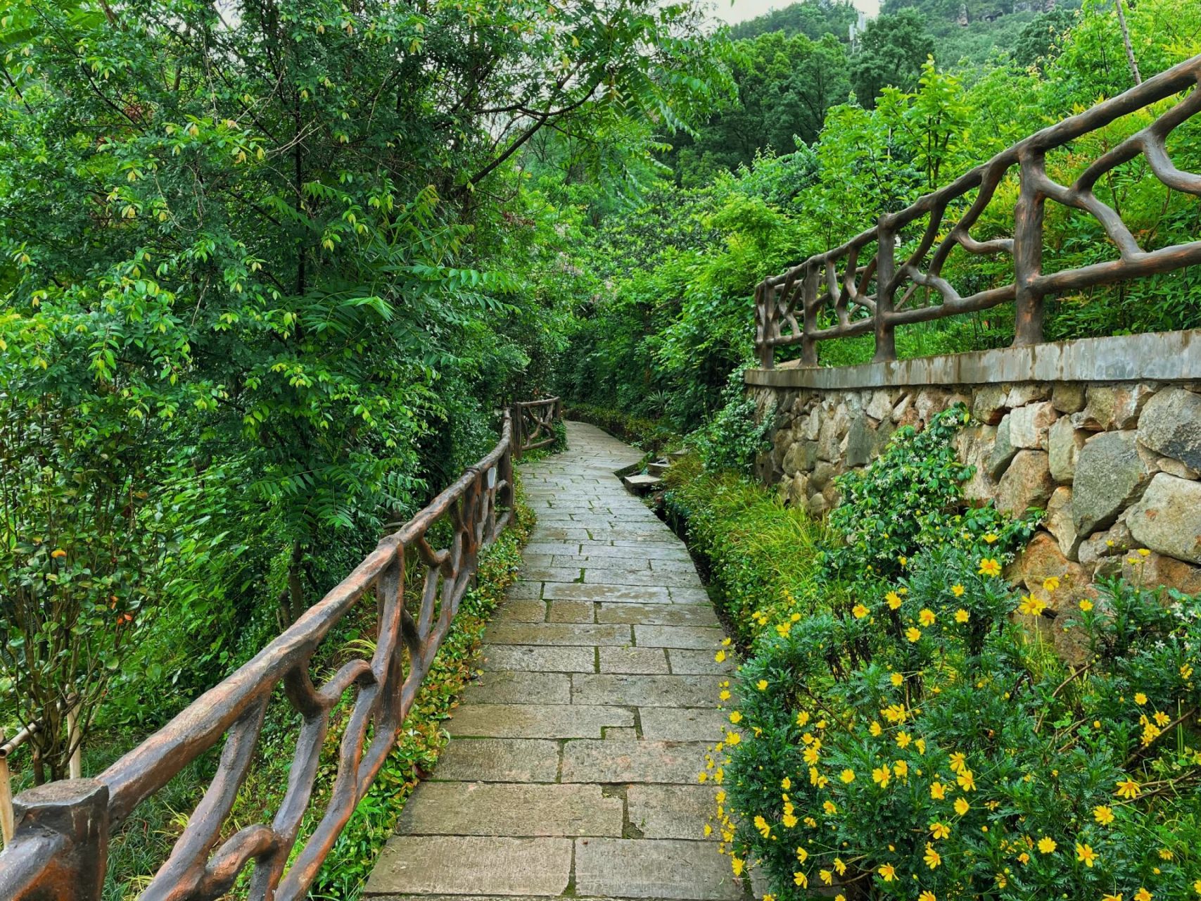 兰溪白露山夜宿 神仙居回杭州路上,顺道拐去兰溪游荡了一下.感觉兰溪