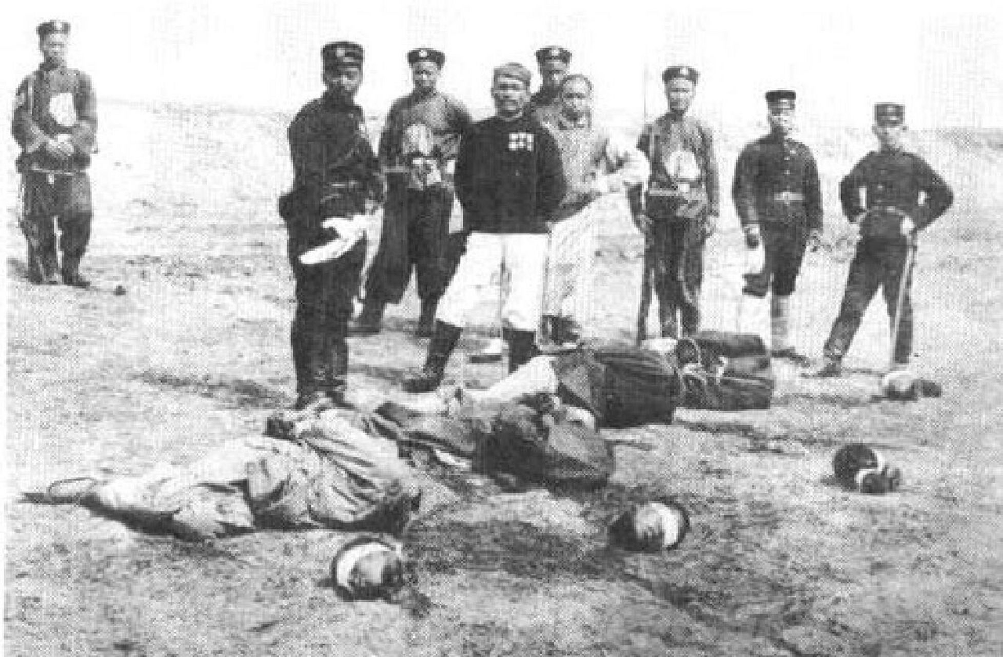 中日战争期间,日本占领军于1894年11月21日攻陷位于辽东半岛的旅顺,对