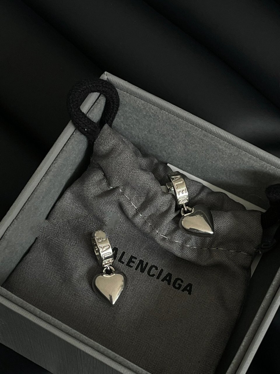 是谁买到了绝美balenciaga耳环7315 百搭中性风的一款小耳圈 潮人