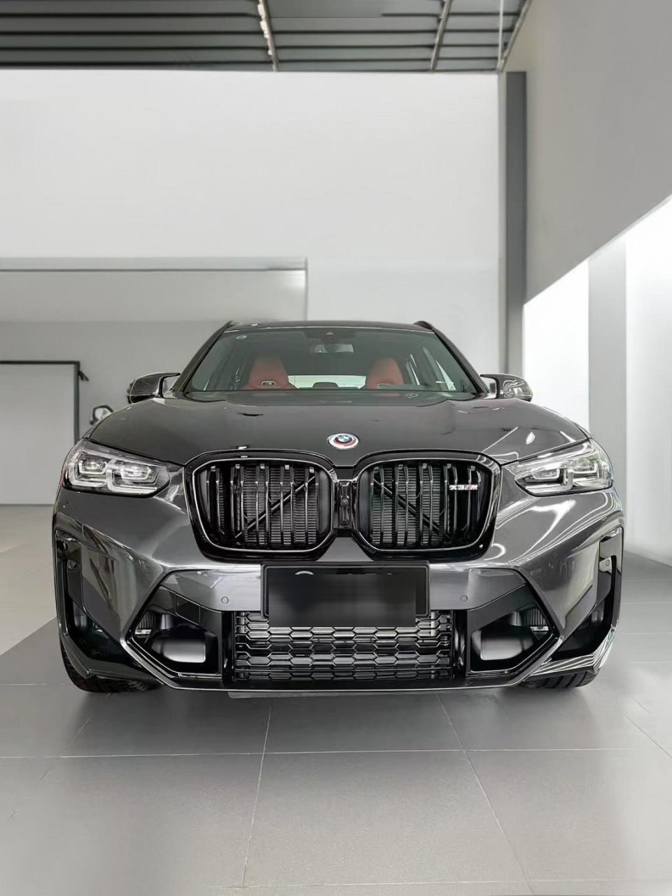 坐标:苏州 车型:2024款 宝马x3 m雷霆版 颜色:神秘灰(外观)  黑色/萨