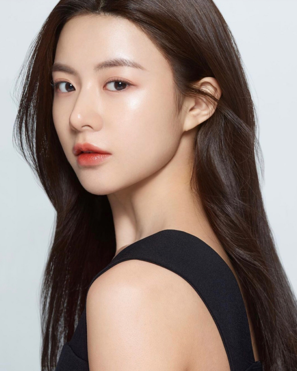 成功打败金泰熙,宋慧乔,韩佳人等一线女明星 成为韩国最新整容范本no.