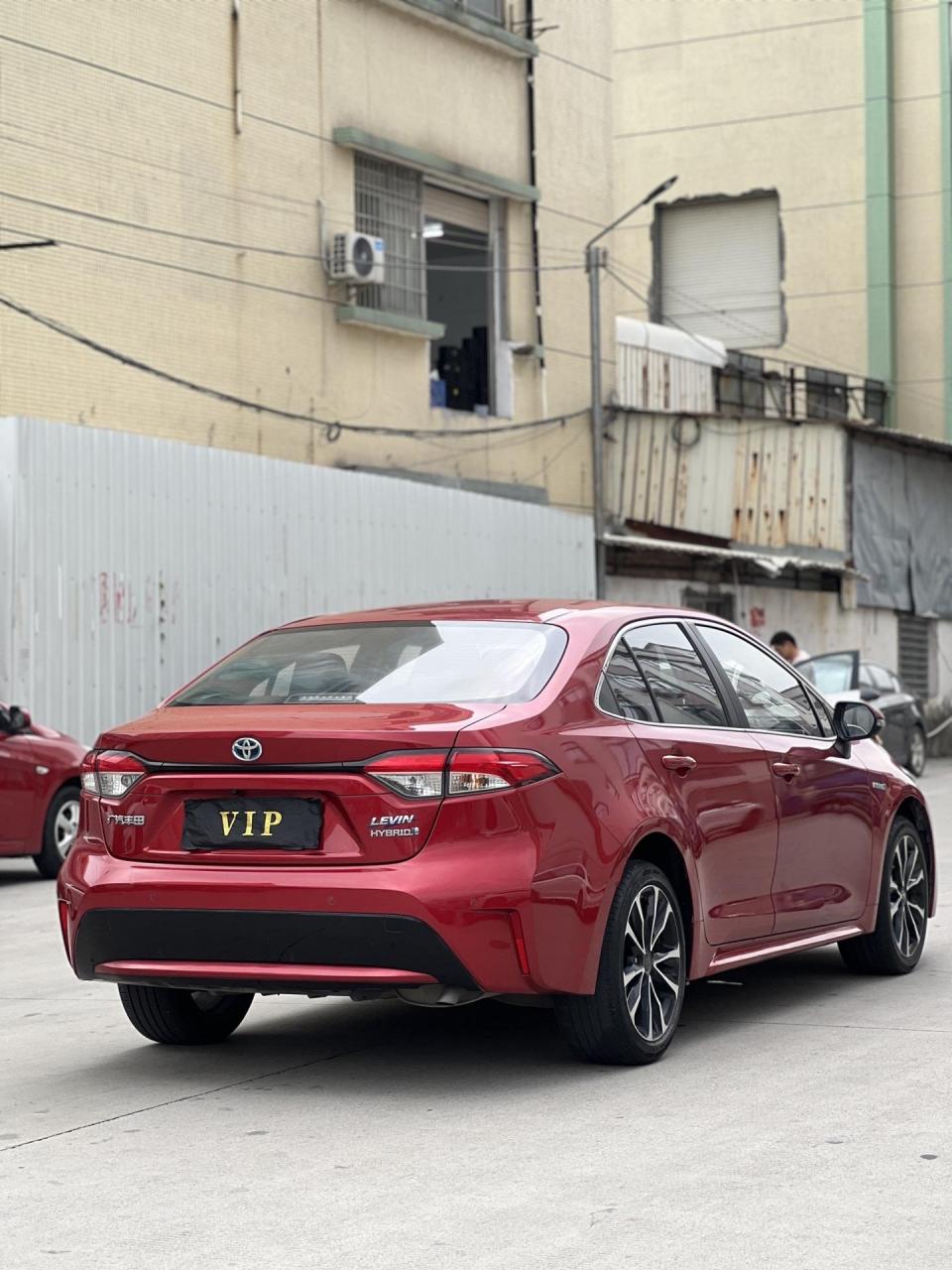 丰田雷凌双擎油电混合1.8运动版