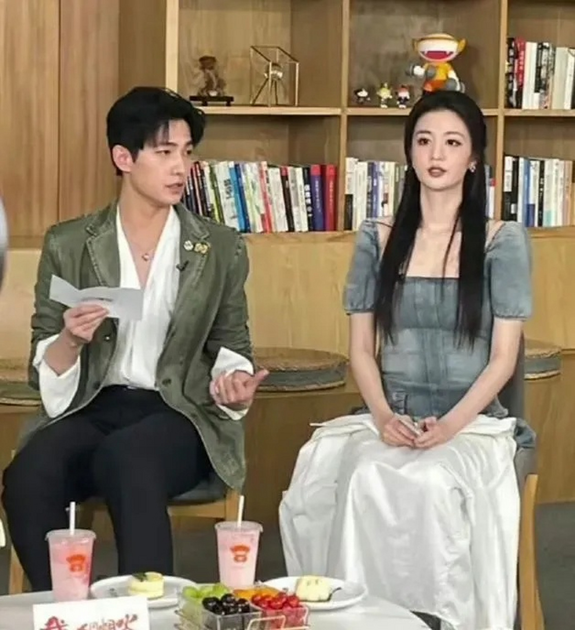 同样是真情侣扫楼,白敬亭和宋轶已经不装了,而杨洋还在努力和王楚然