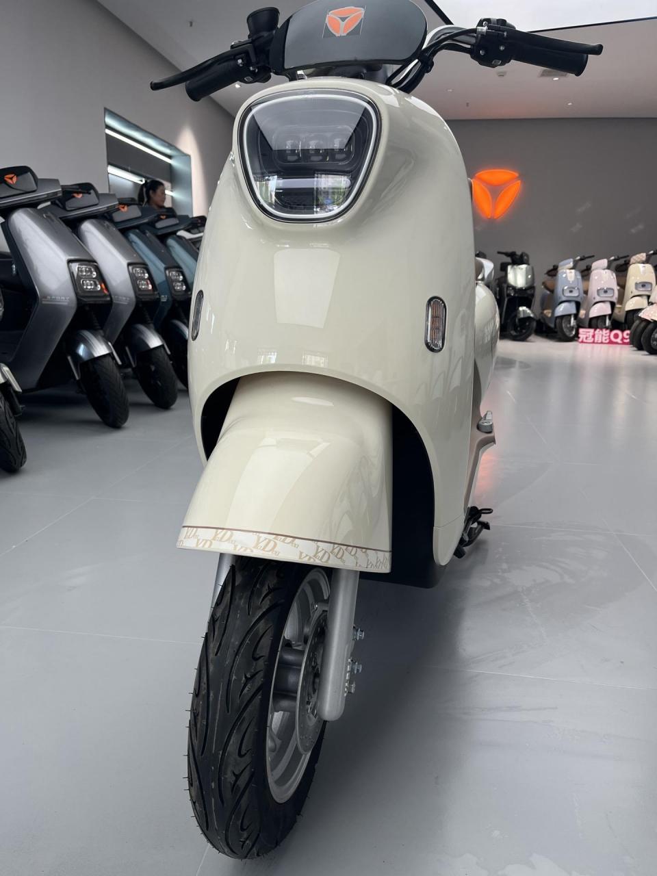 2023  72v23a雅迪专用石墨烯电池质保两年 带自发电边骑边充电 带