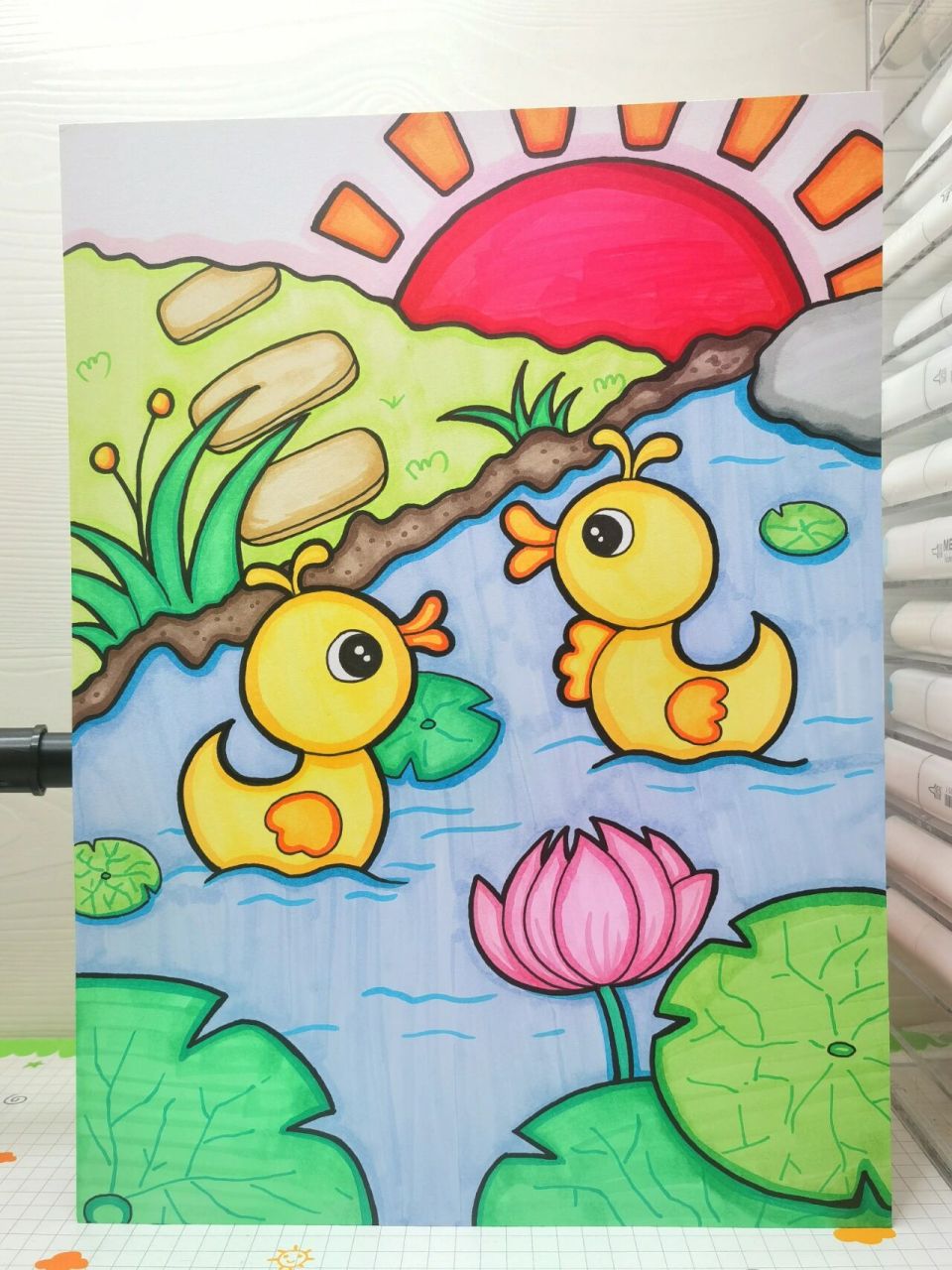 春天鸭子戏水的儿童画图片