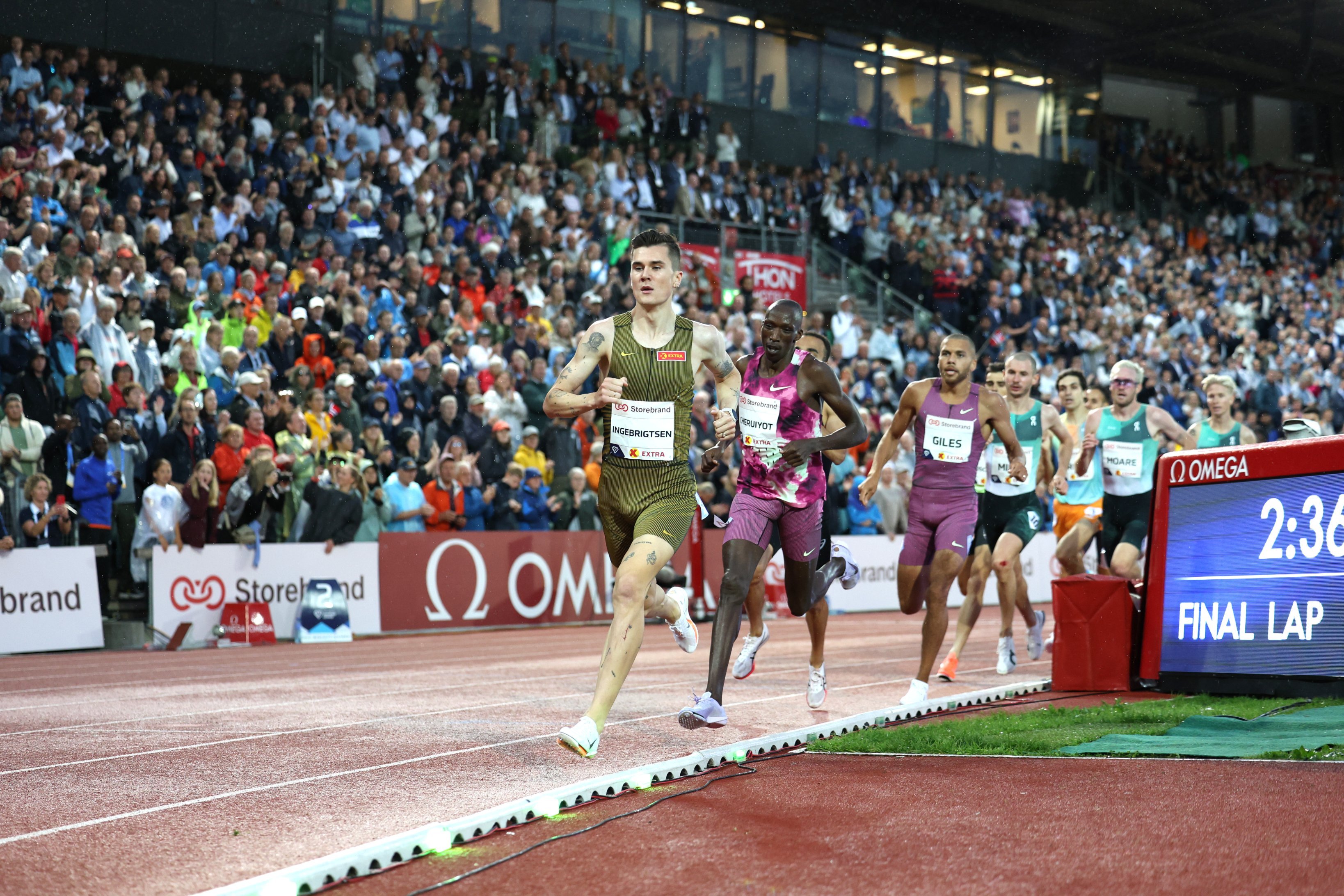 英格布里格森在和老对手切鲁伊约特的激烈对抗下