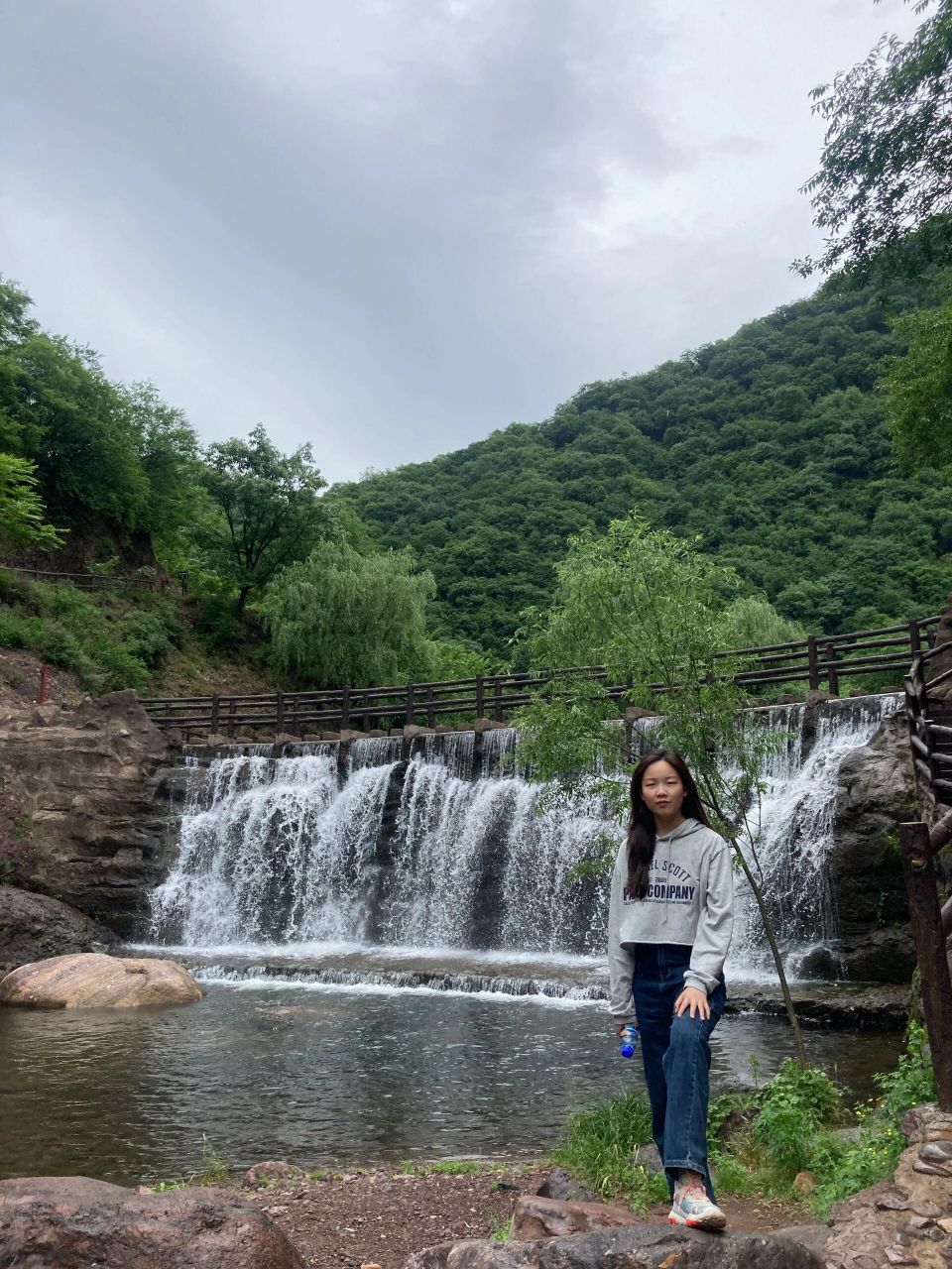 济源小沟背 可能因为连续下雨,并且当天还在下雨 景区水量很充沛了