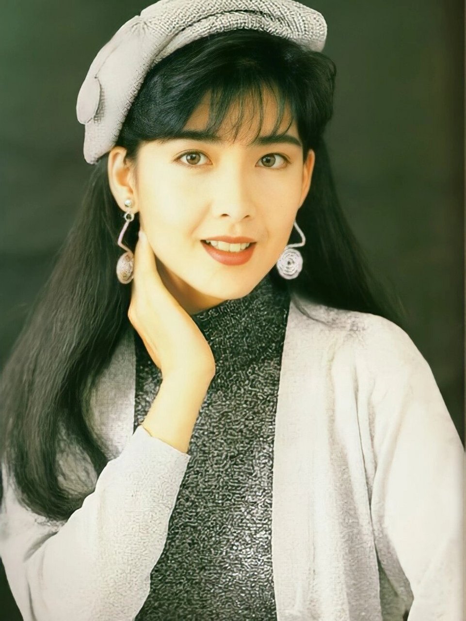 时光美人,永远的玉女掌门人周慧敏   年轻照真的是温柔可人,风华绝代