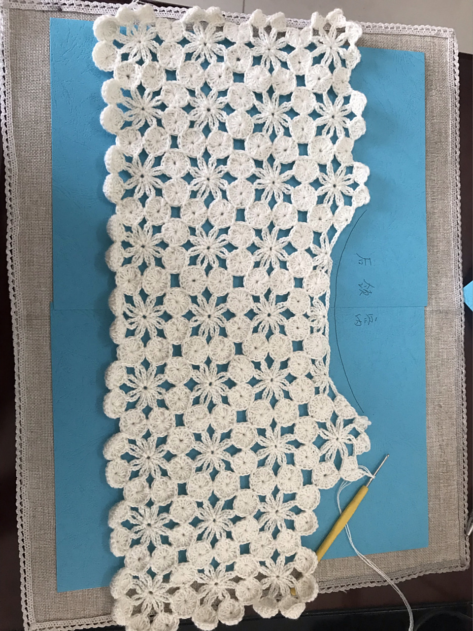 钩针梅花衣一线连v领领口编织过程