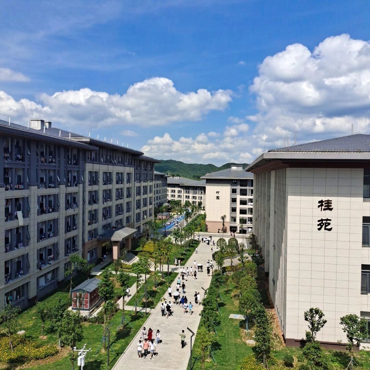 贵州中医药大学时珍学院 想看学校哪里  滴滴学长 直接安排 扣扣裙