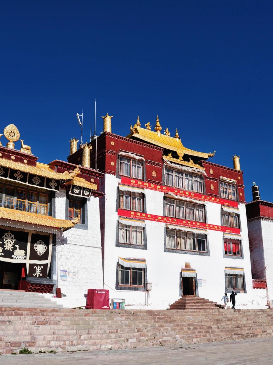 西藏·强巴林寺|藏于世俗人间的信仰 :强巴林寺又称"昌都寺",是位于