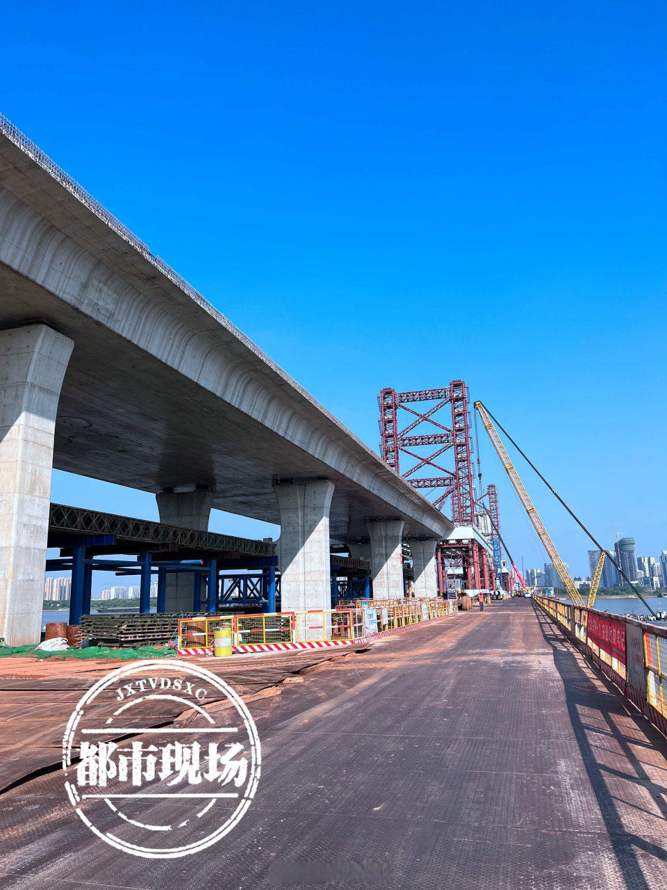 【#南昌复兴大桥跨江段今起正式开工#】今天,南昌复兴大桥跨江段主桥