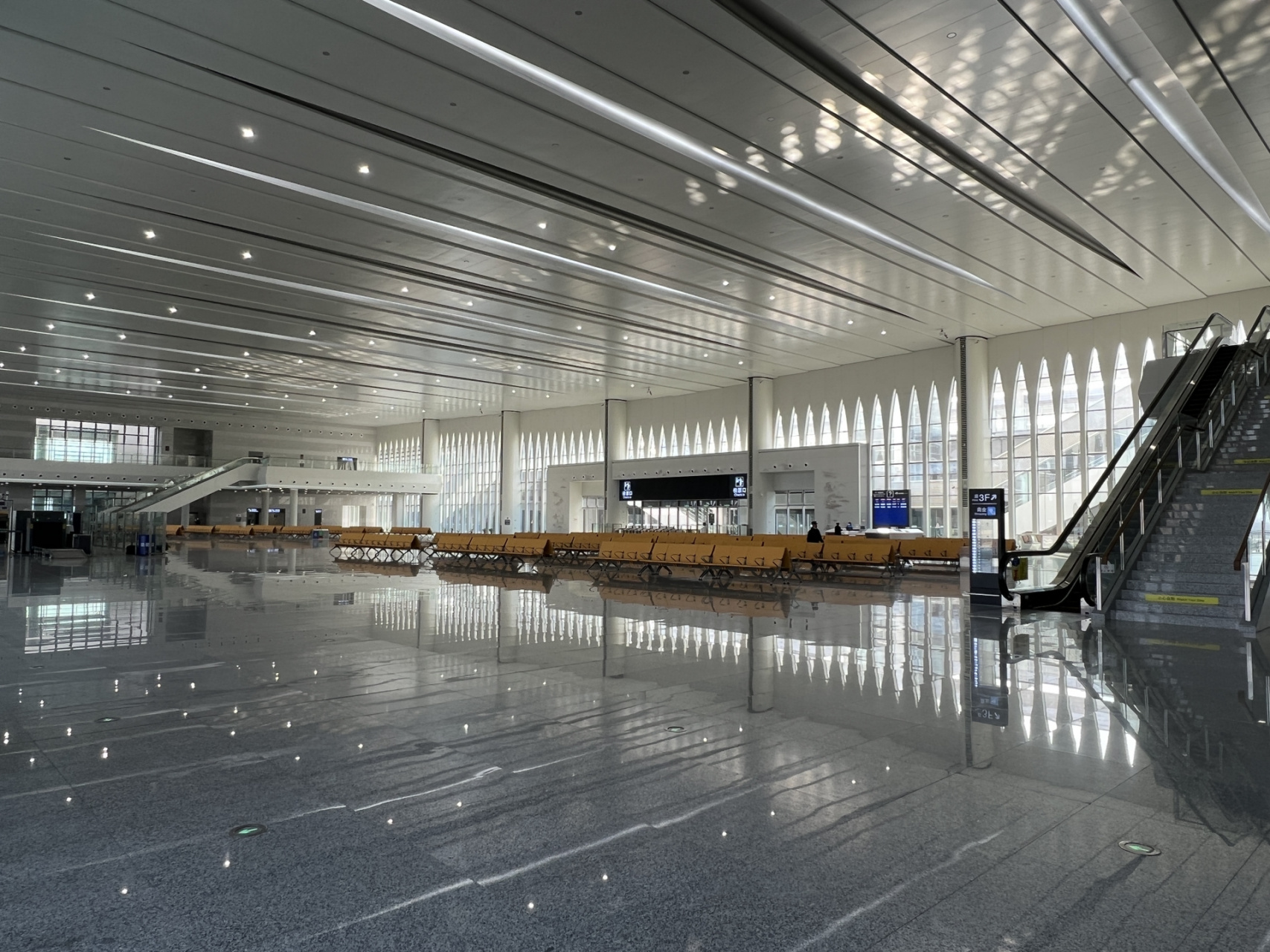 体验了把辽阔的桐庐东站 桐庐东高铁站第一次来,乘坐15:47分的车子,我