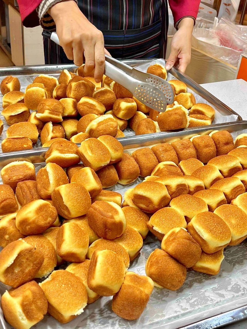 西湖边大名鼎鼎的老北京槽子糕 真的是童年回忆了 记得在北京大老远