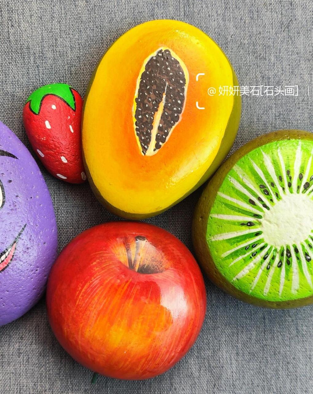 "我说:"当然不能,这是用鹅卵石画的!