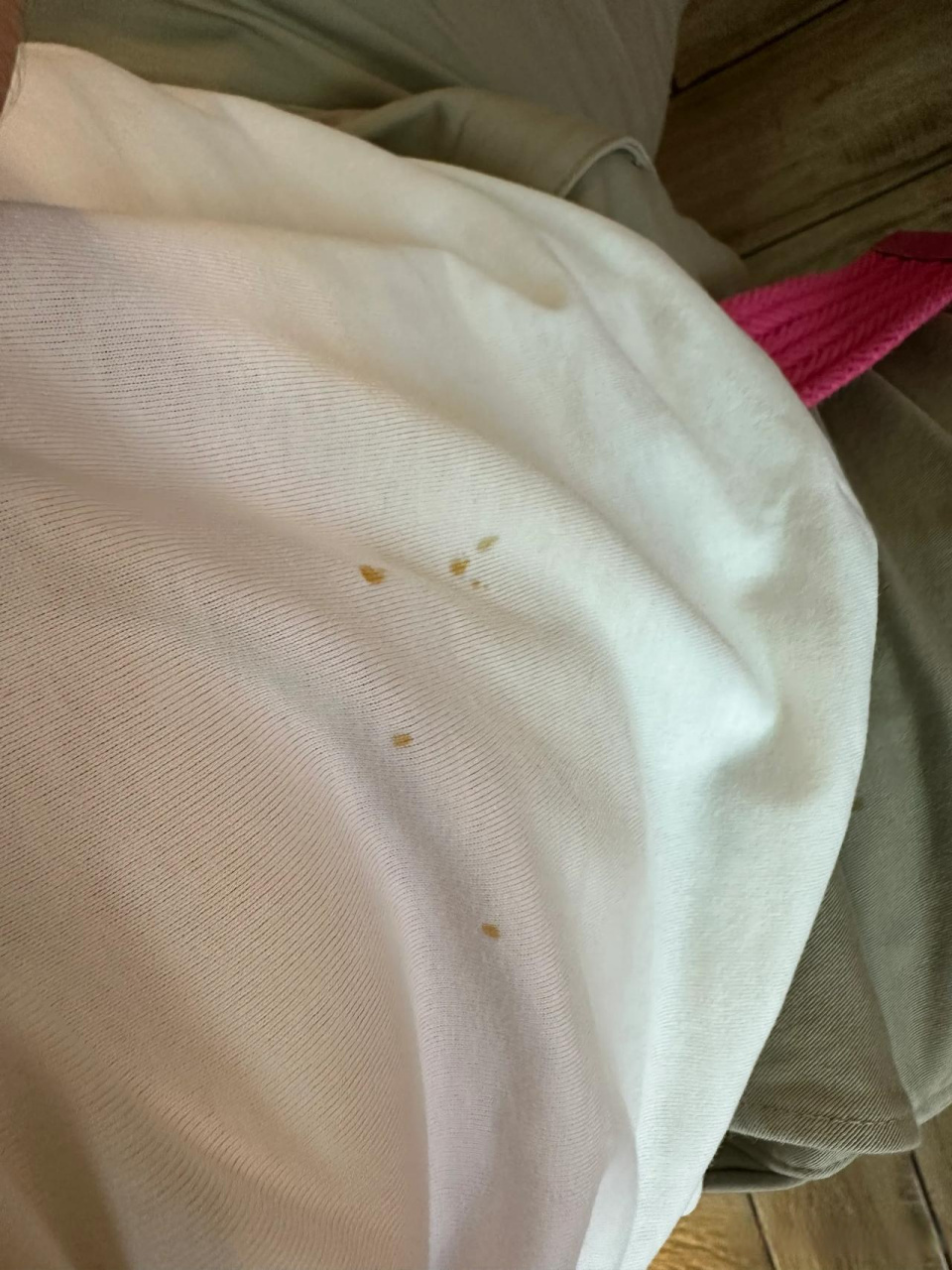 淦!今天出门刚换的衣服  白衣服必崩油定理!