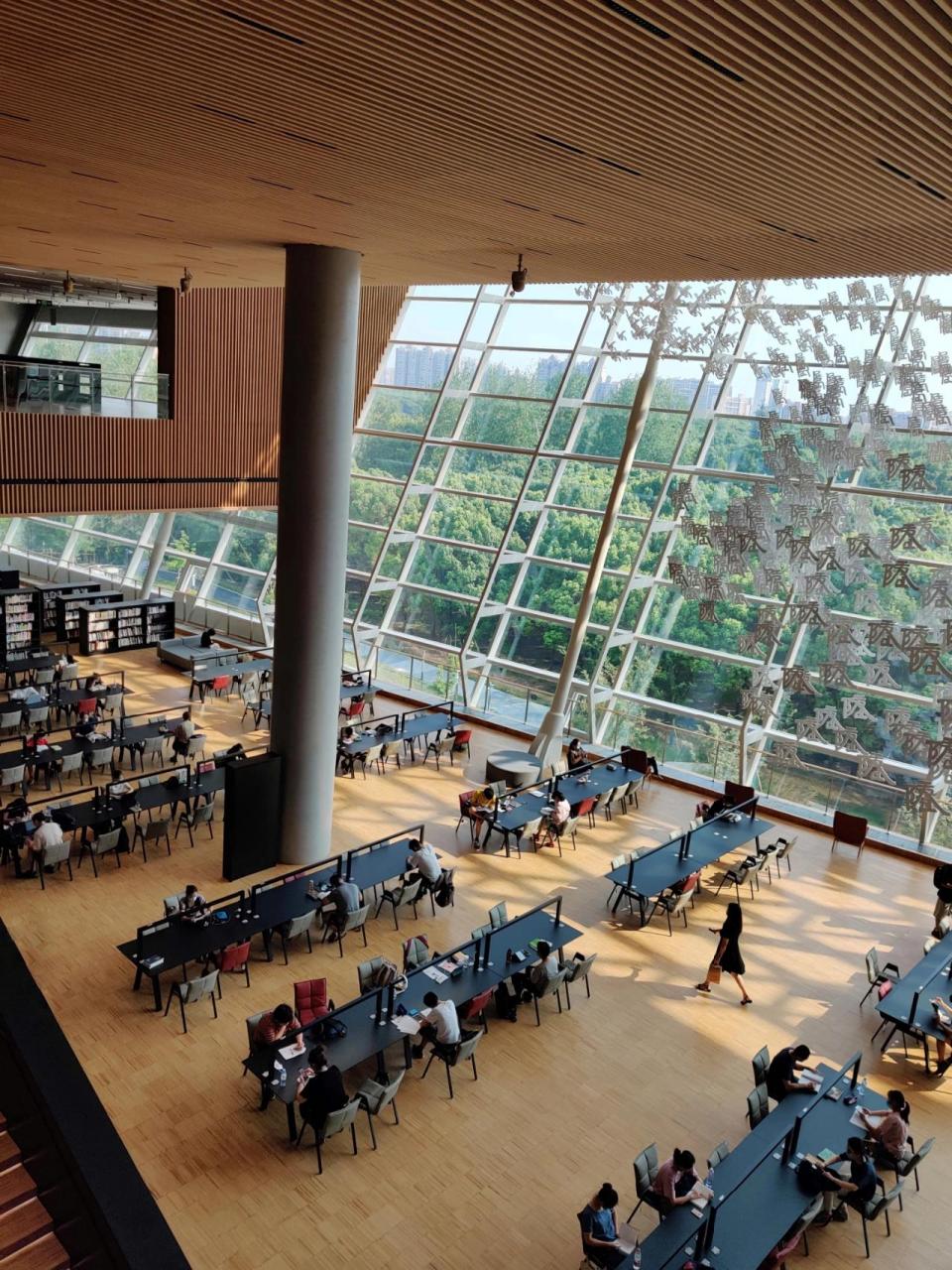 上海图书馆东馆 | 世界级的图书馆 昨天去了刚落成的上图浦东馆逛逛,