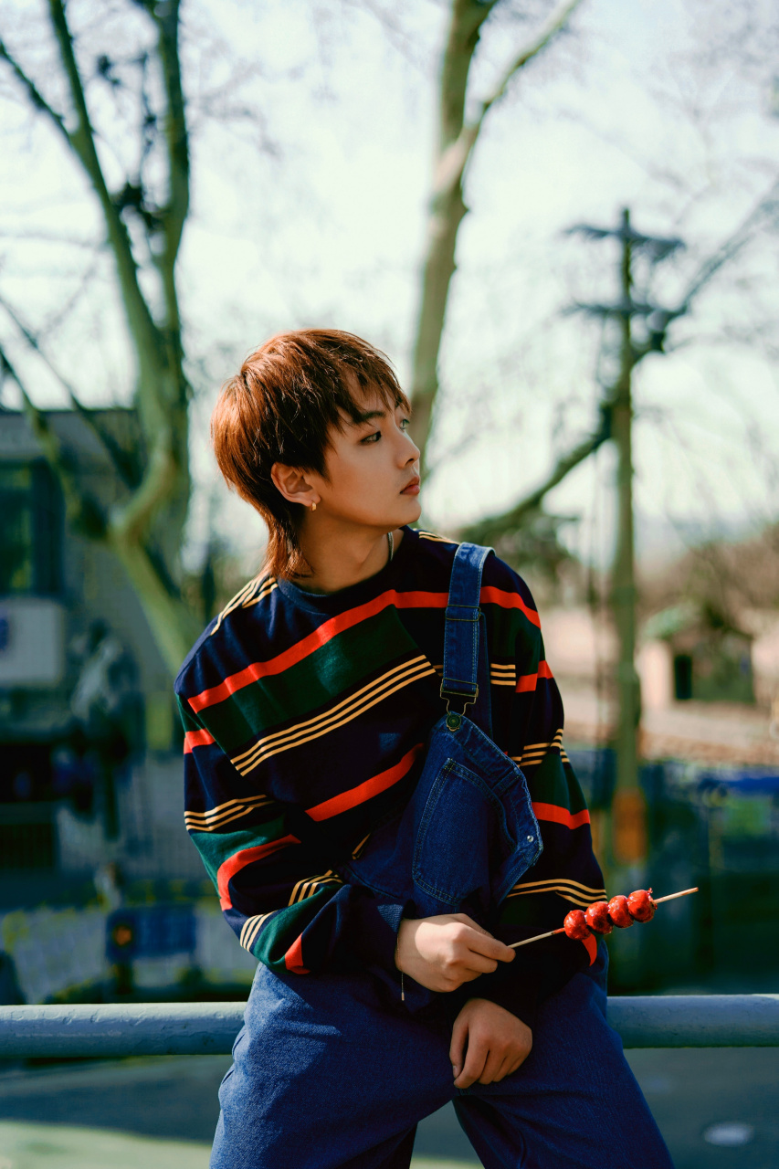 新世代唱作人/n/陶郑欣雨>陶郑欣雨 ,全新单曲《尘埃》今日上线.