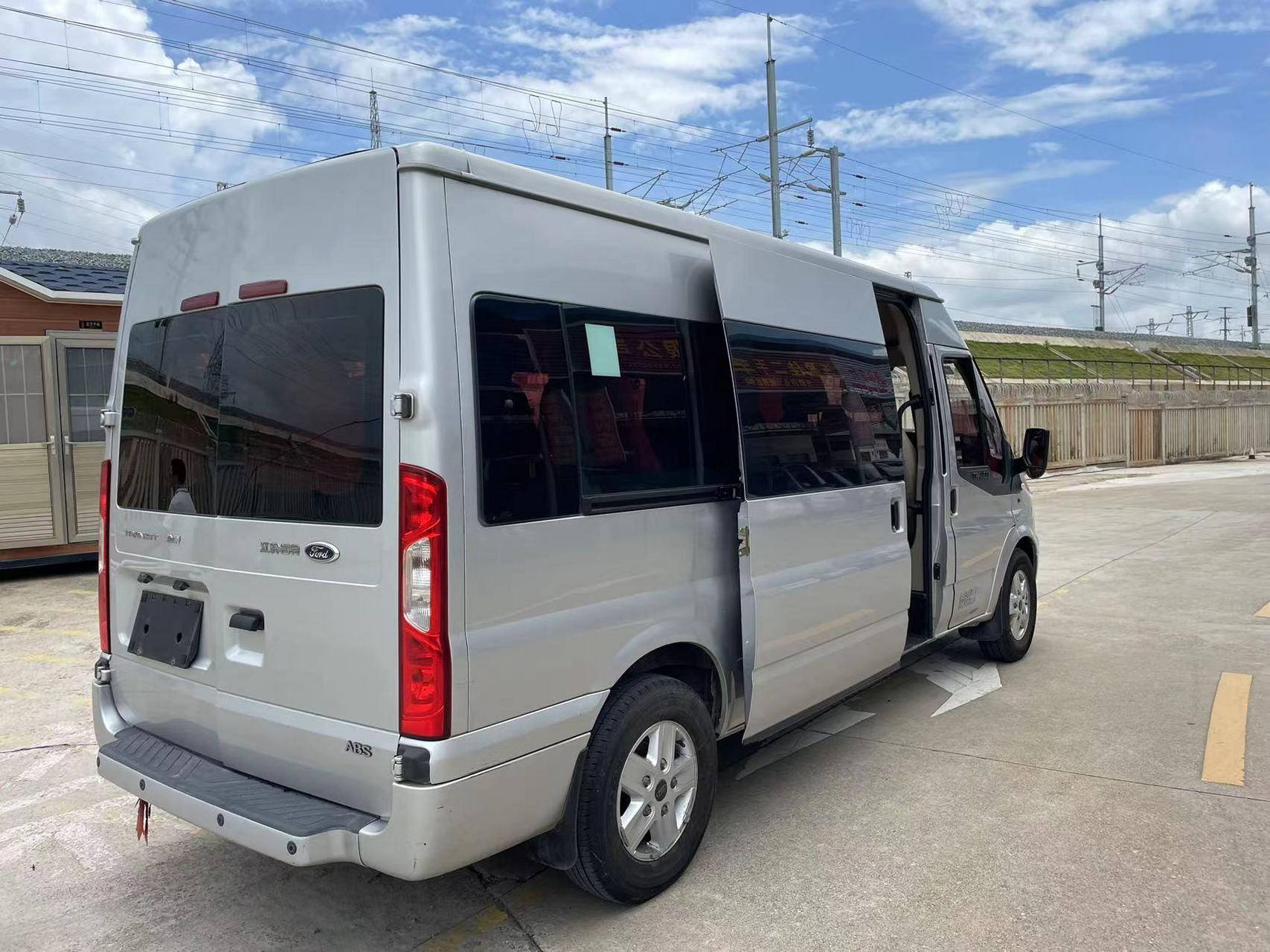 福特全顺新世代 15座中型客车5.99米,2.2t柴油,v348路虎发动机