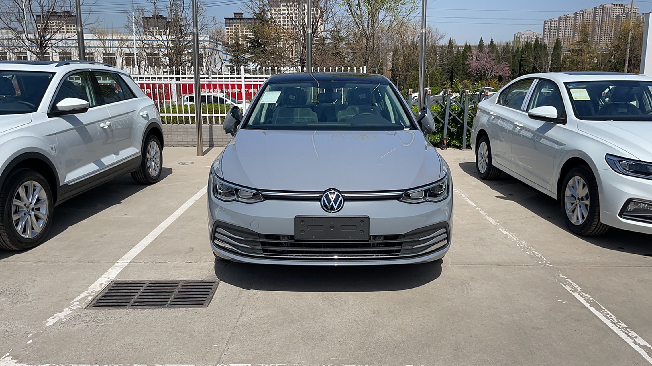 高尔夫8 pro 月岩灰提车作业 终于提了心心念的高8了,颜值没得说,灰色