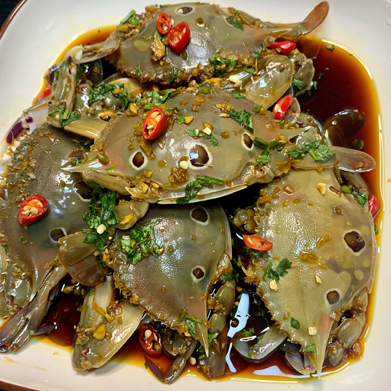 情有独钟的潮汕毒药/生腌螃蟹 材料:螃蟹4斤 配料:香菜 大蒜 生姜