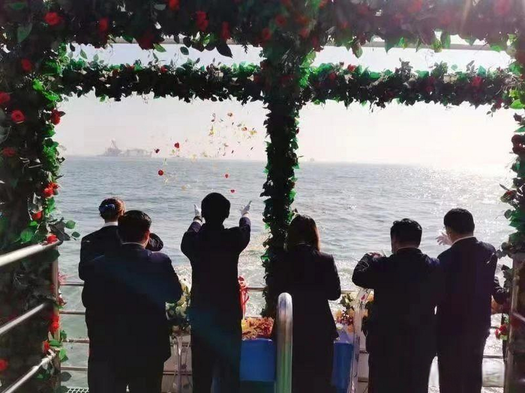 今年清明期间,天津 新增骨灰撒海网上