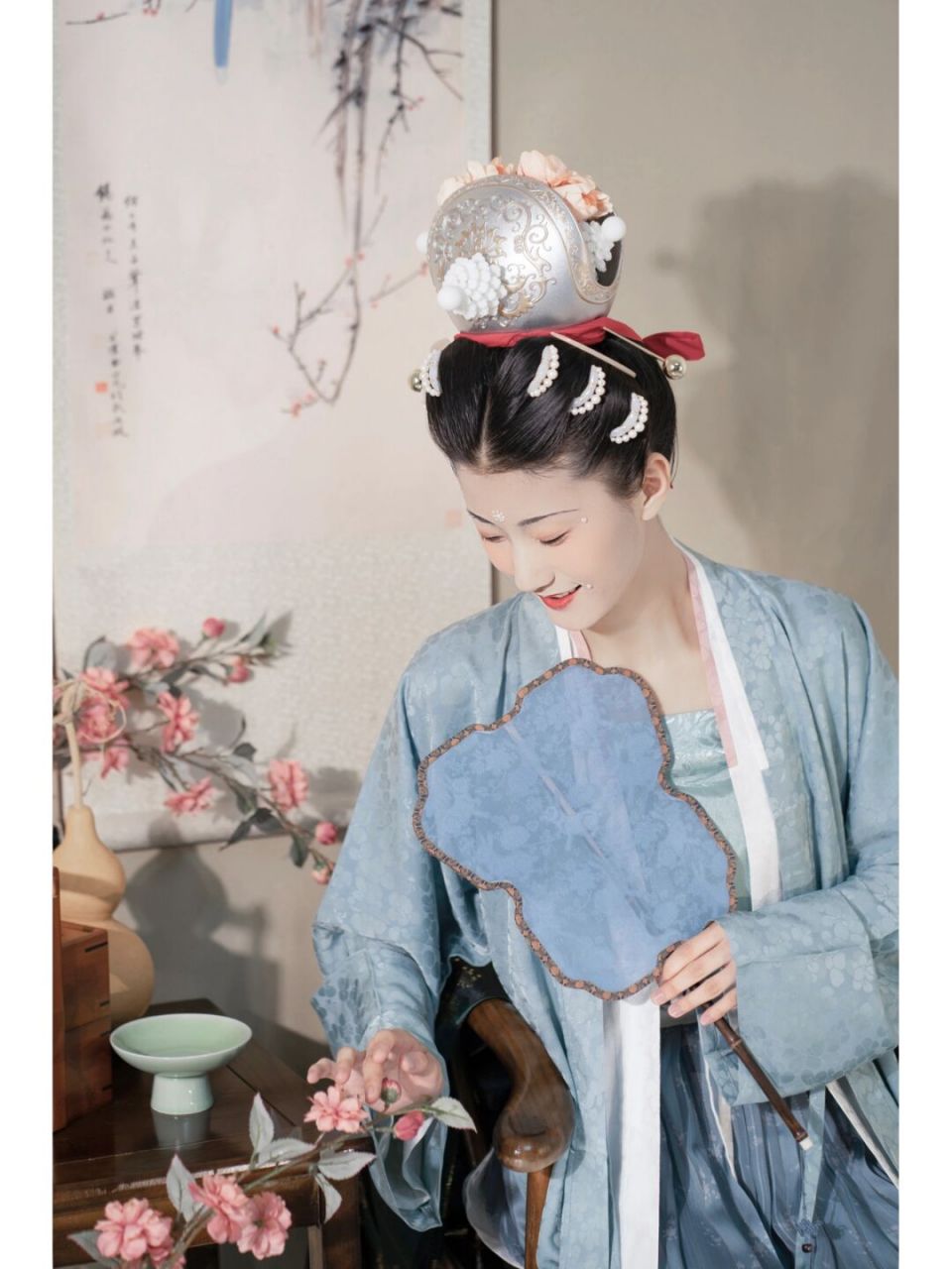 宋制|汉服妆造|珍珠妆77团冠 团冠 松塔簪.