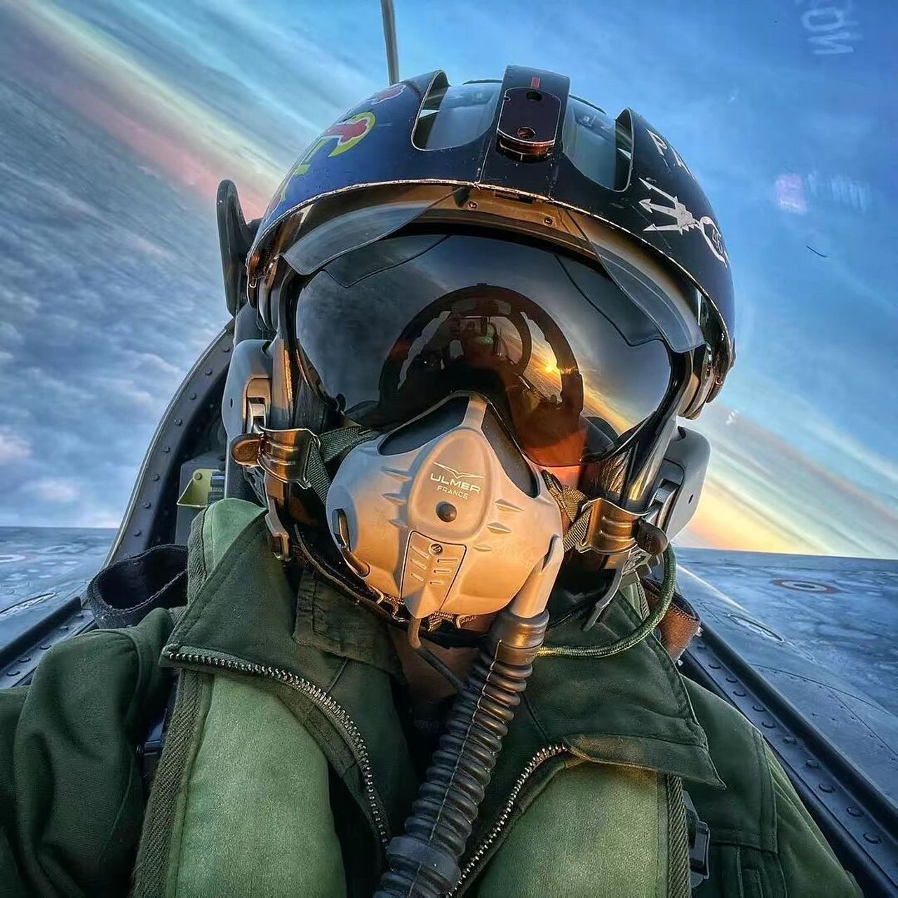 浅浅的一波飞行员头像    找了老半天,都很惊艳