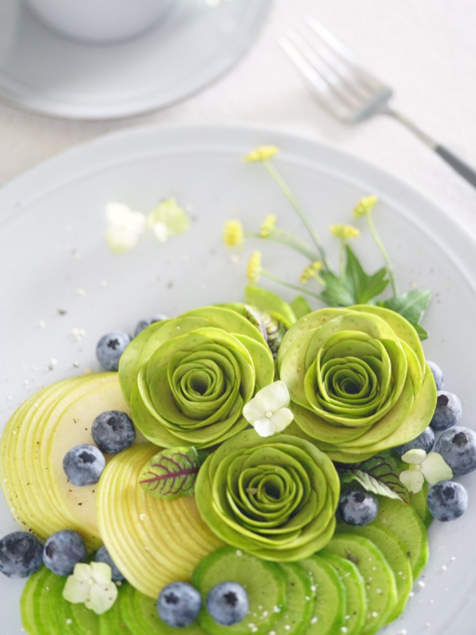 今日份|冬之浪漫|牛油果05水果拼盘 一整晚的大风大雨,瞬间降了温