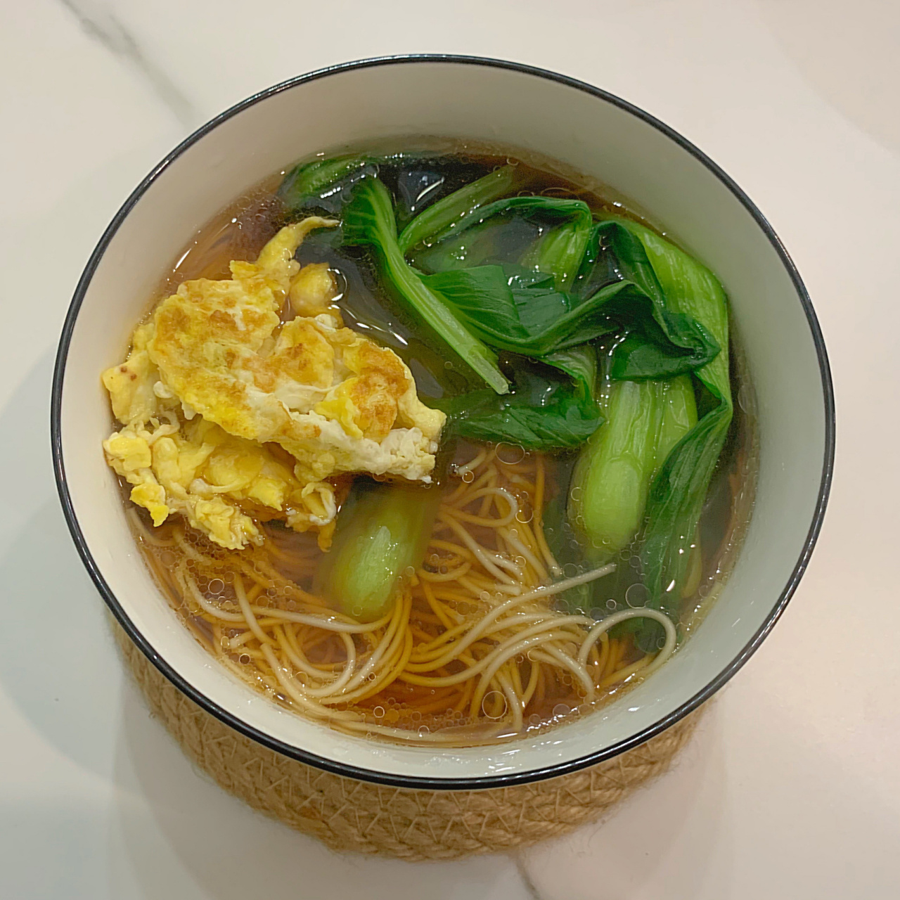 青菜面~ 7815做法也很简单,需要猪油~ 汤底:一小勺猪油,加入酱油