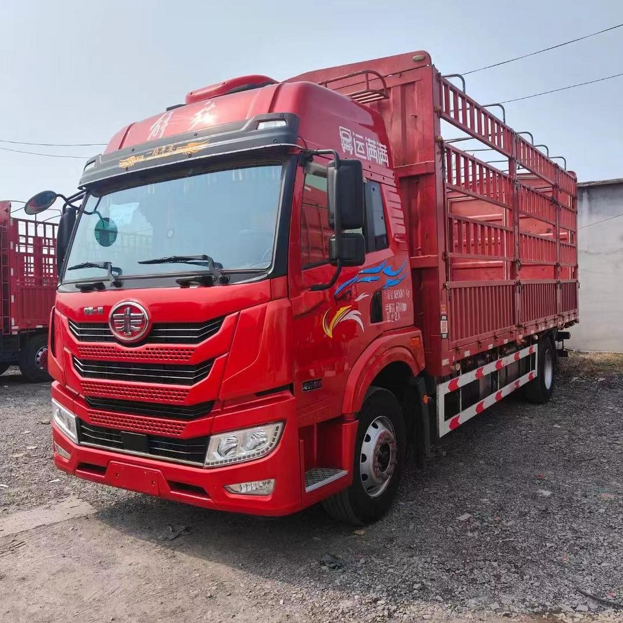 8米高栏载货车,6缸 251马力锡柴发动机,法士特高低速10档变速箱,更