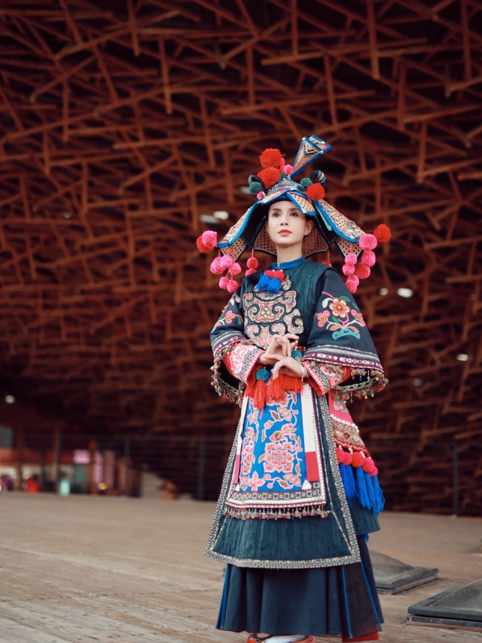 上次带着试试看的心情穿上了傣族服饰,意料之外的惊喜,这次的白族服饰