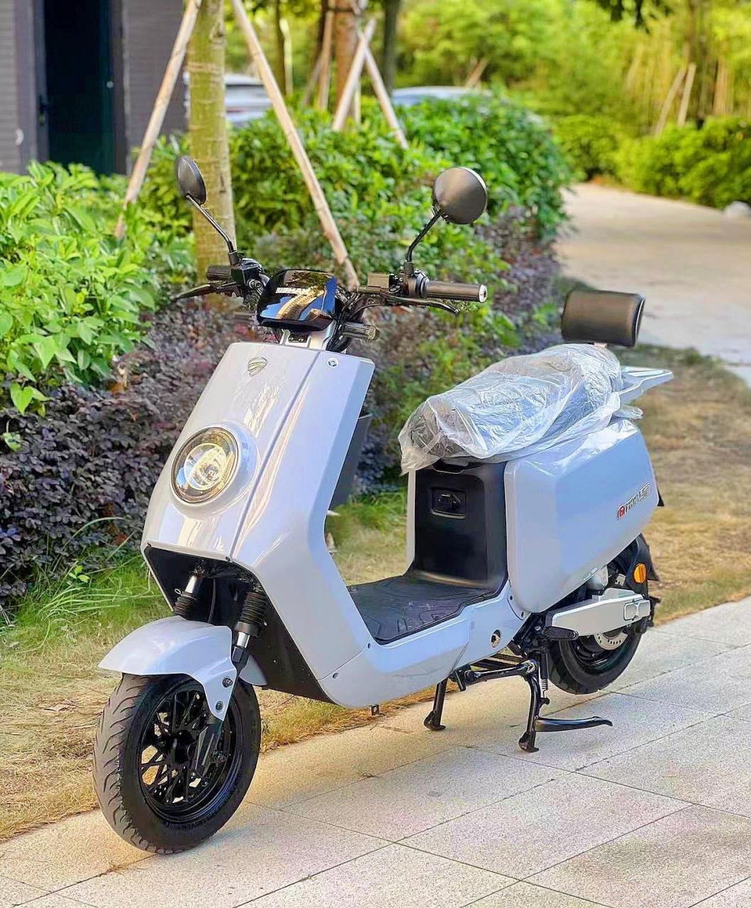 出售全新车:华雁新国标电动车(可上牌)搭配60v20a铅酸电池(电池保修