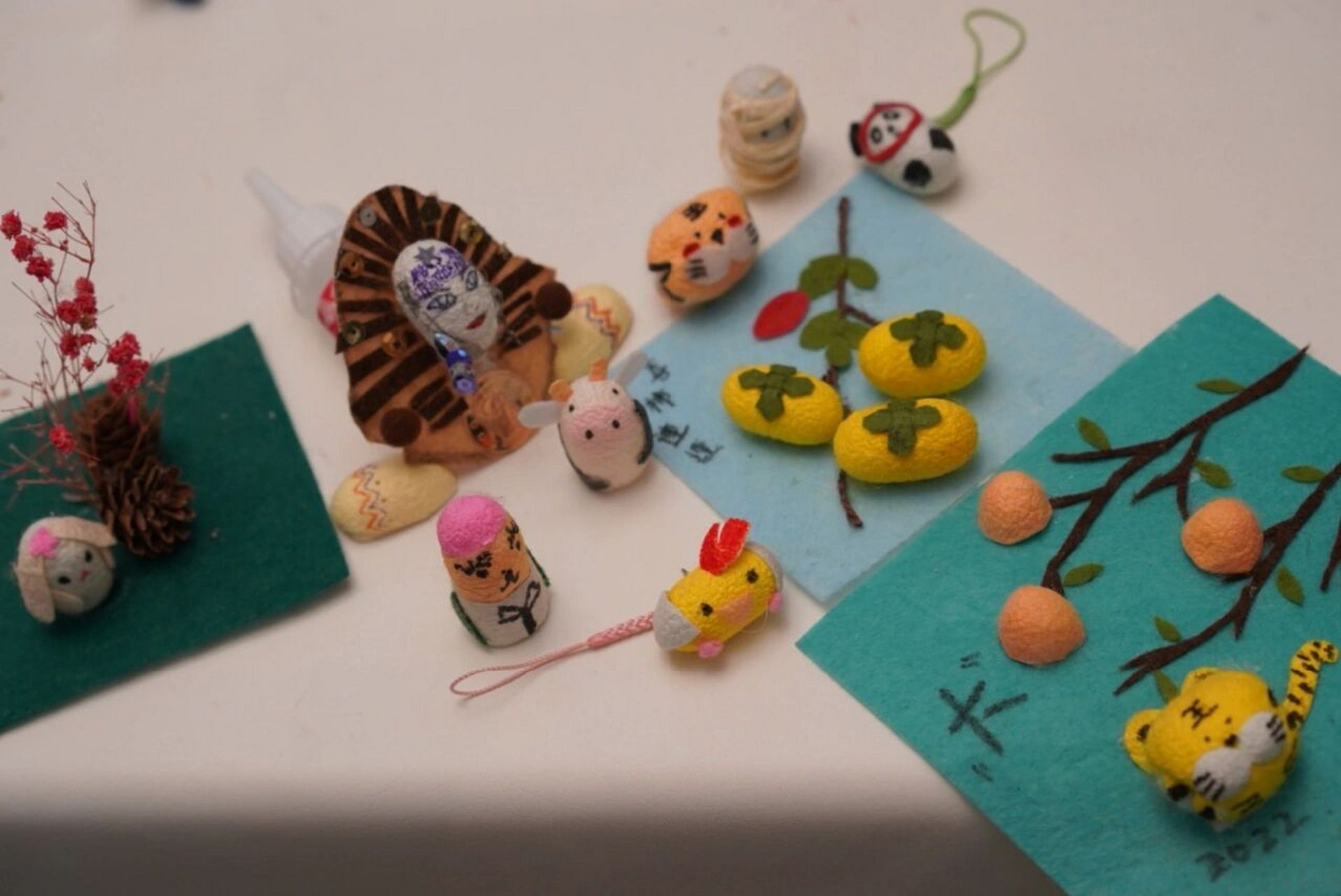 友行手工社 彩色蚕茧手工活动 这周友行手工社的小伙伴们用来自合肥