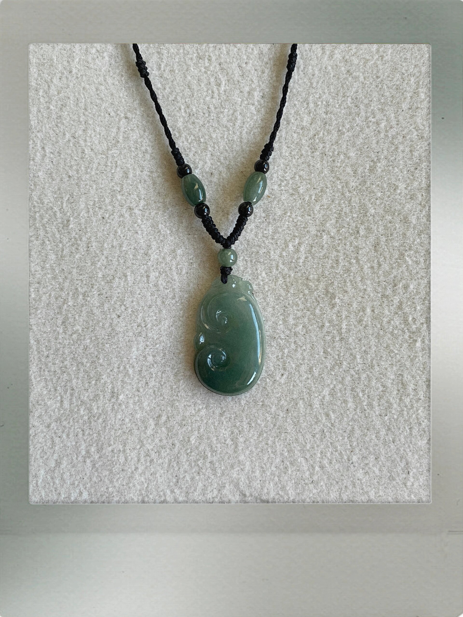 今日上架丨翡翠老油青如意叶子吊坠编绳项链