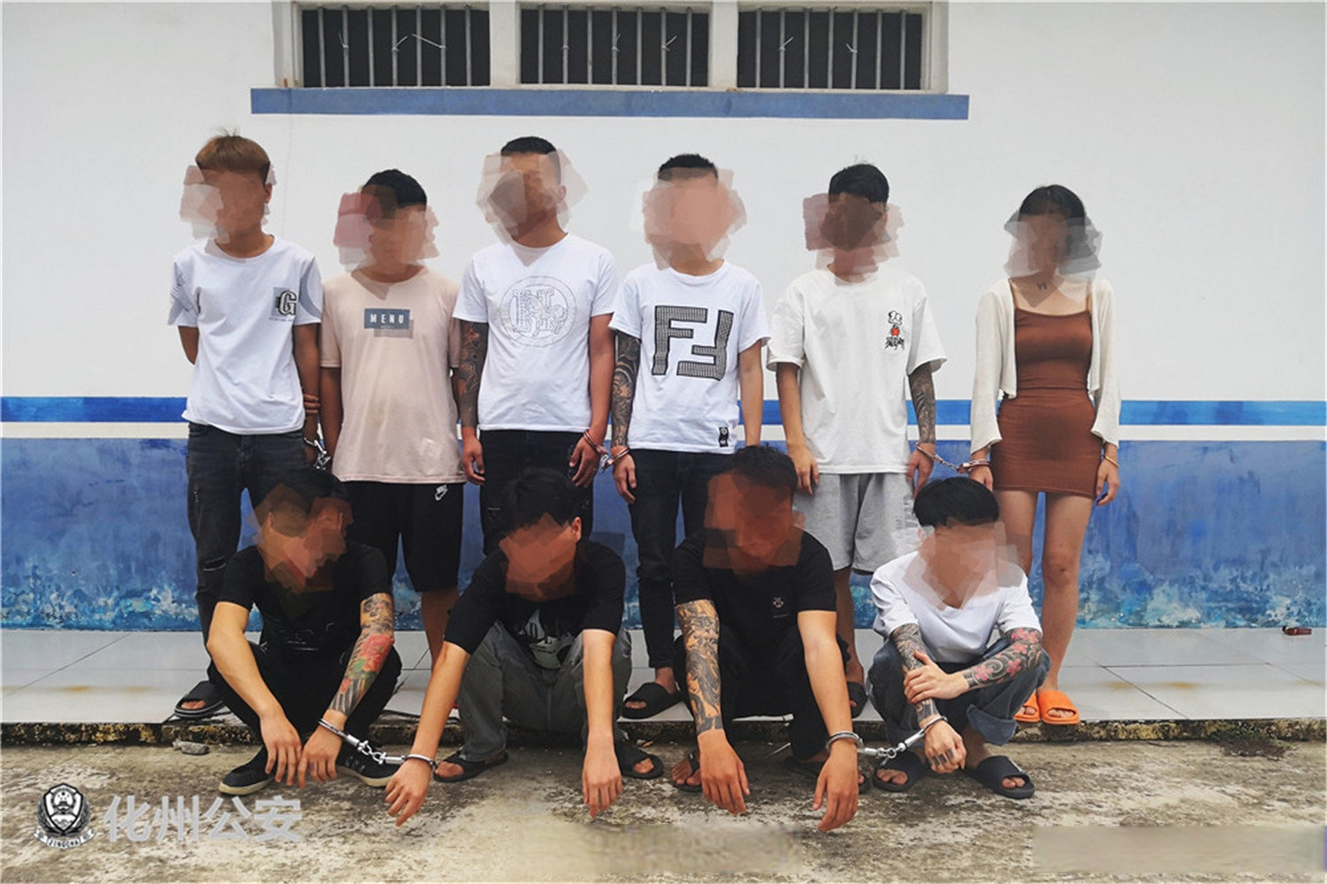 【#网红为赚流量直播约架被行拘#】6月17日,广东茂