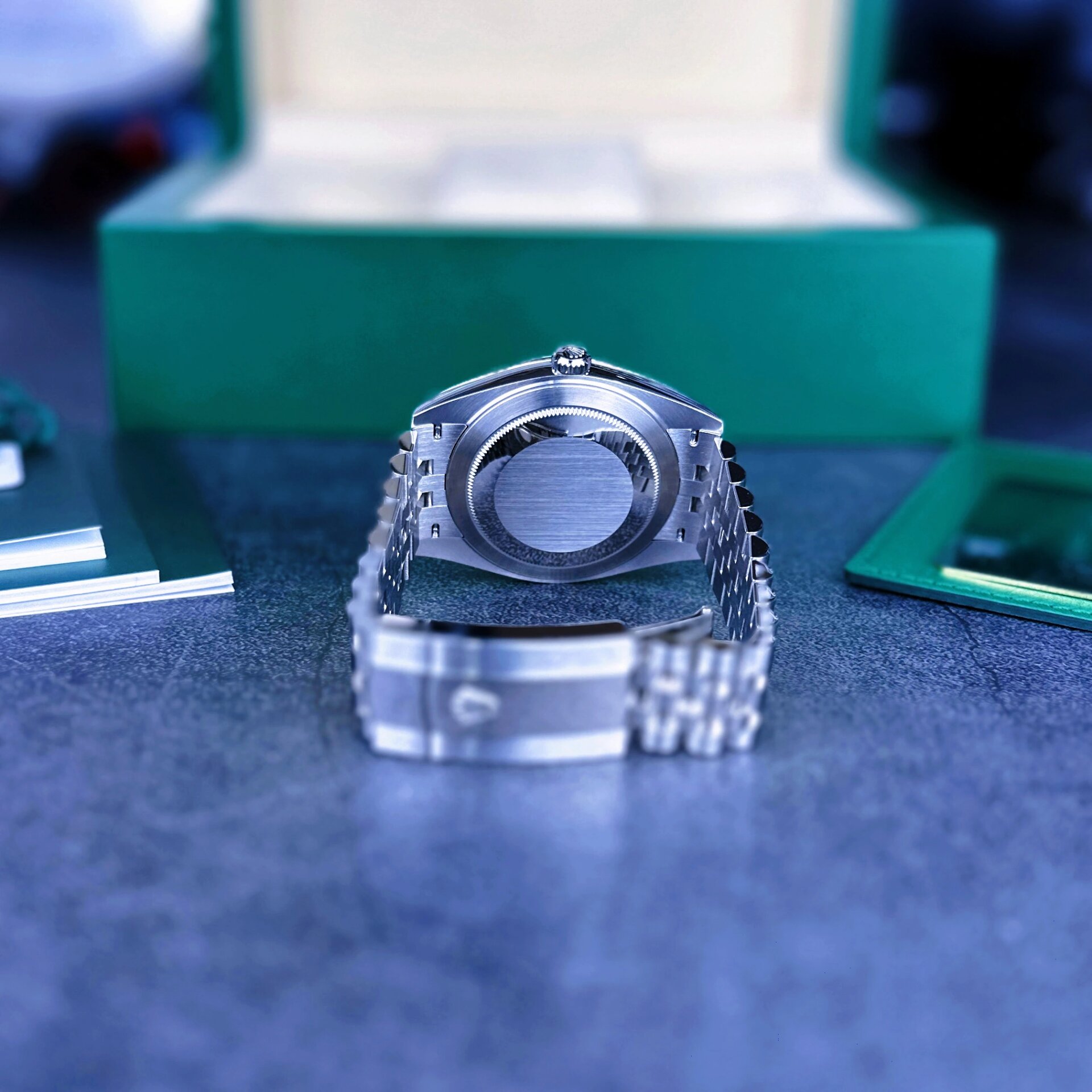 一抹幽蓝02劳力士日志126334蓝钻 82今天为大家带来一枚劳力士