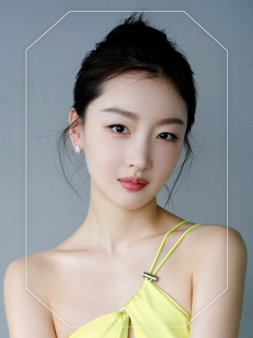 周冬雨|聆听自然奇趣絮语 全球品牌代言人周冬雨佩戴宝诗龙珠宝,全新