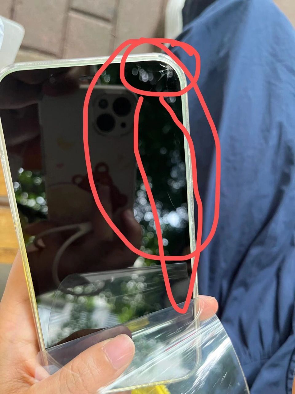 iphone12 摔碎了要不要换外屏 最近没有贴到钢化膜贴了水凝膜,真的是