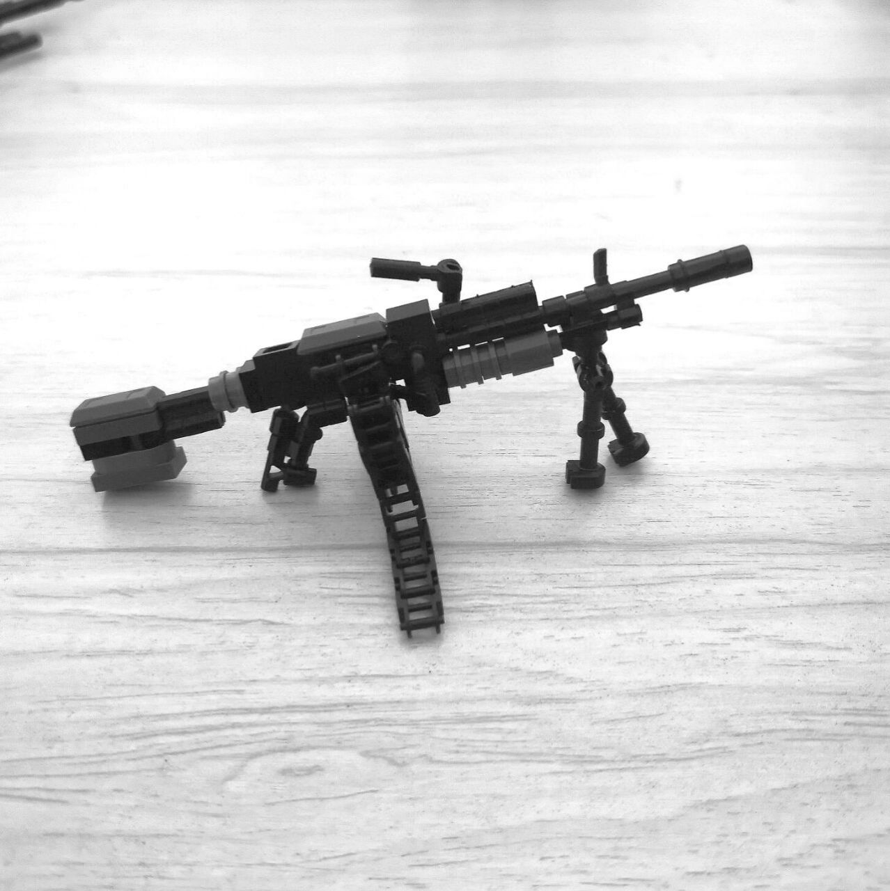 乐高moc装备枪械 外轮廓已经尽力琢磨了,应该能看出这些是啥枪吧