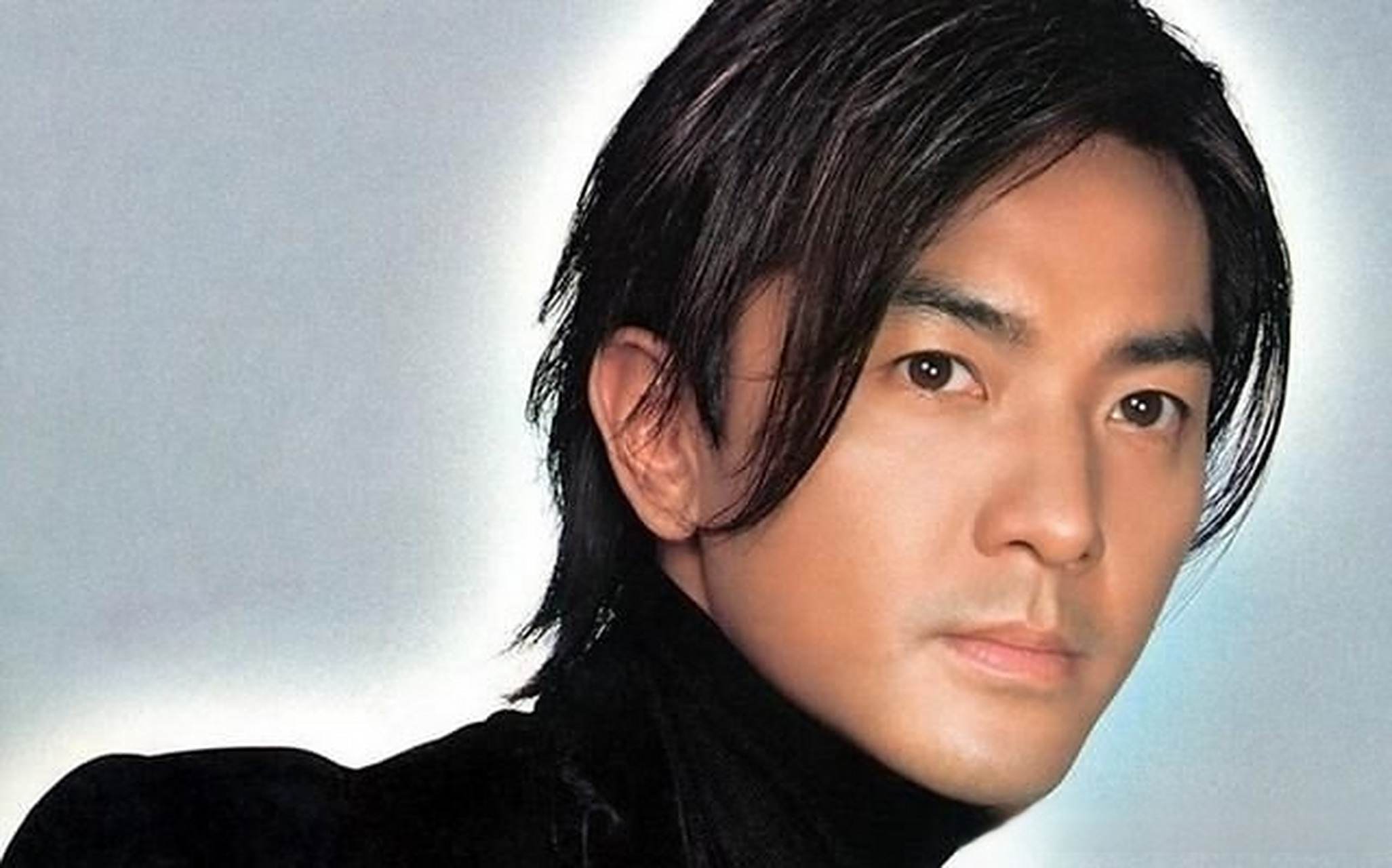 第五天王郑伊健,演绎无数经典影视,在音乐中连续两年获销量冠军  要说